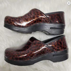 Patent Leather Animal Print Tortoise Clogs | Dansko | 39 (8.5-9)